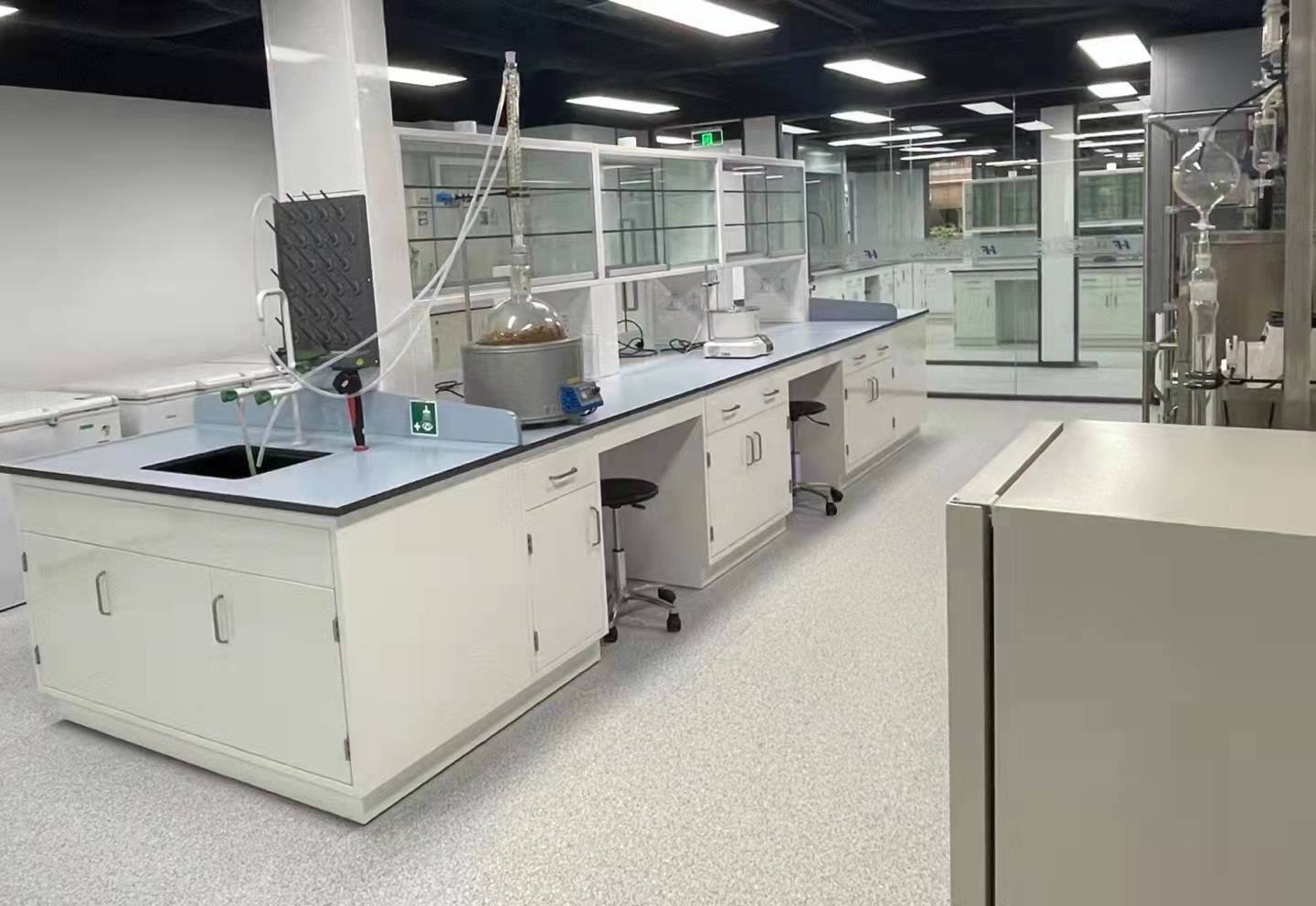 實(shí)訓(xùn)室.jpg 實(shí)訓(xùn)室.jpg