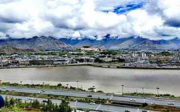 拉薩數字迎新平臺實踐：高原教育服務的智慧化革新